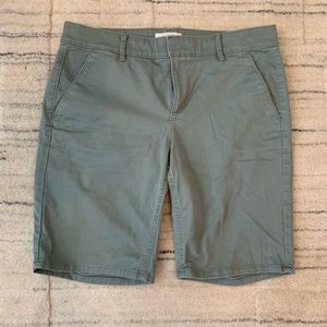 Ann Taylor Loft woman’s short